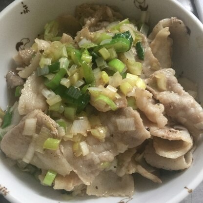 これは丼にしても美味しそうですね〜！豚バラの脂とポン酢の爽やかさが最高にマッチしていて美味しかったです。簡単で、助かりました♩